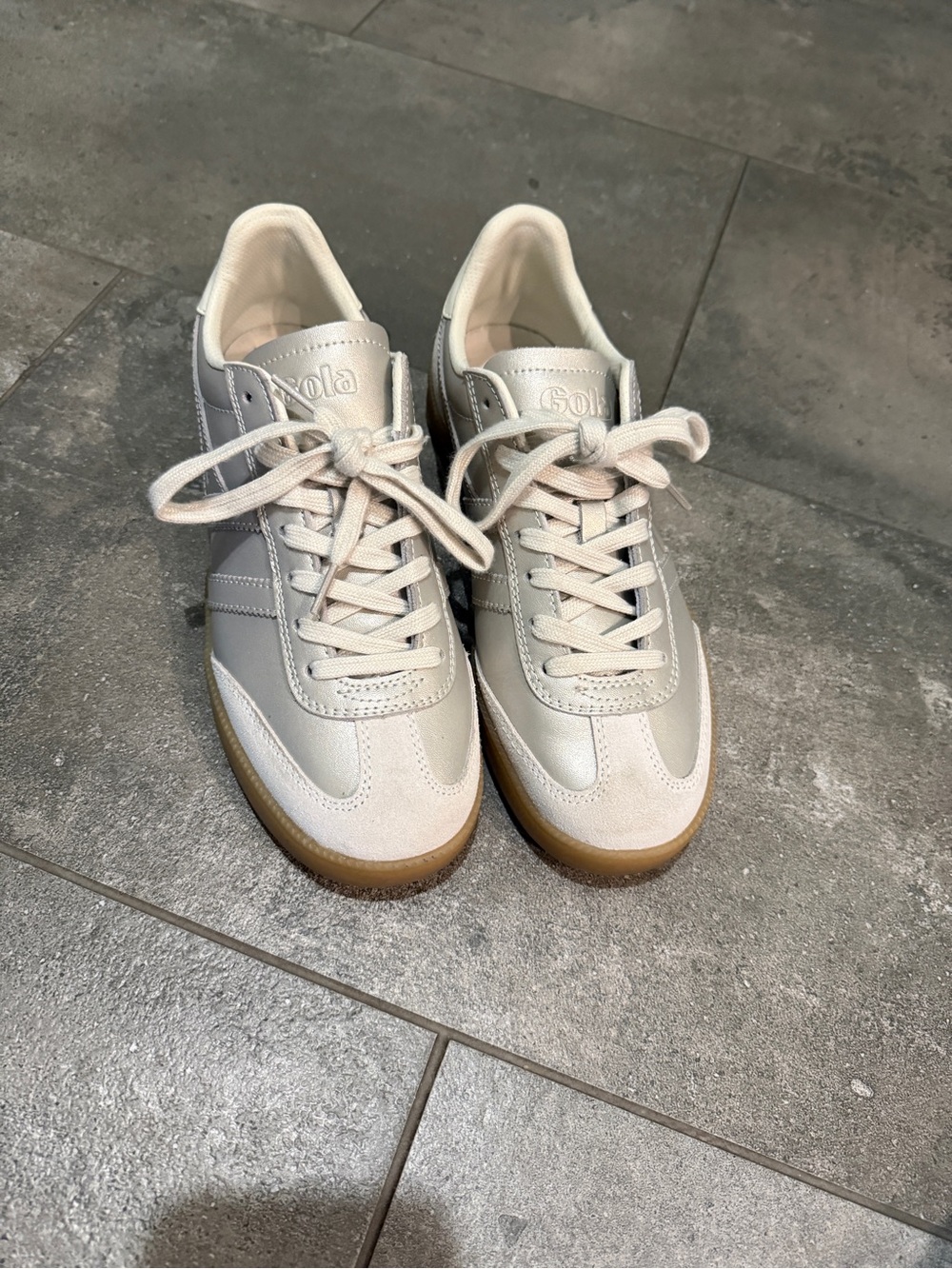 Gola Women's Champagne and Cream metallic Vipers
